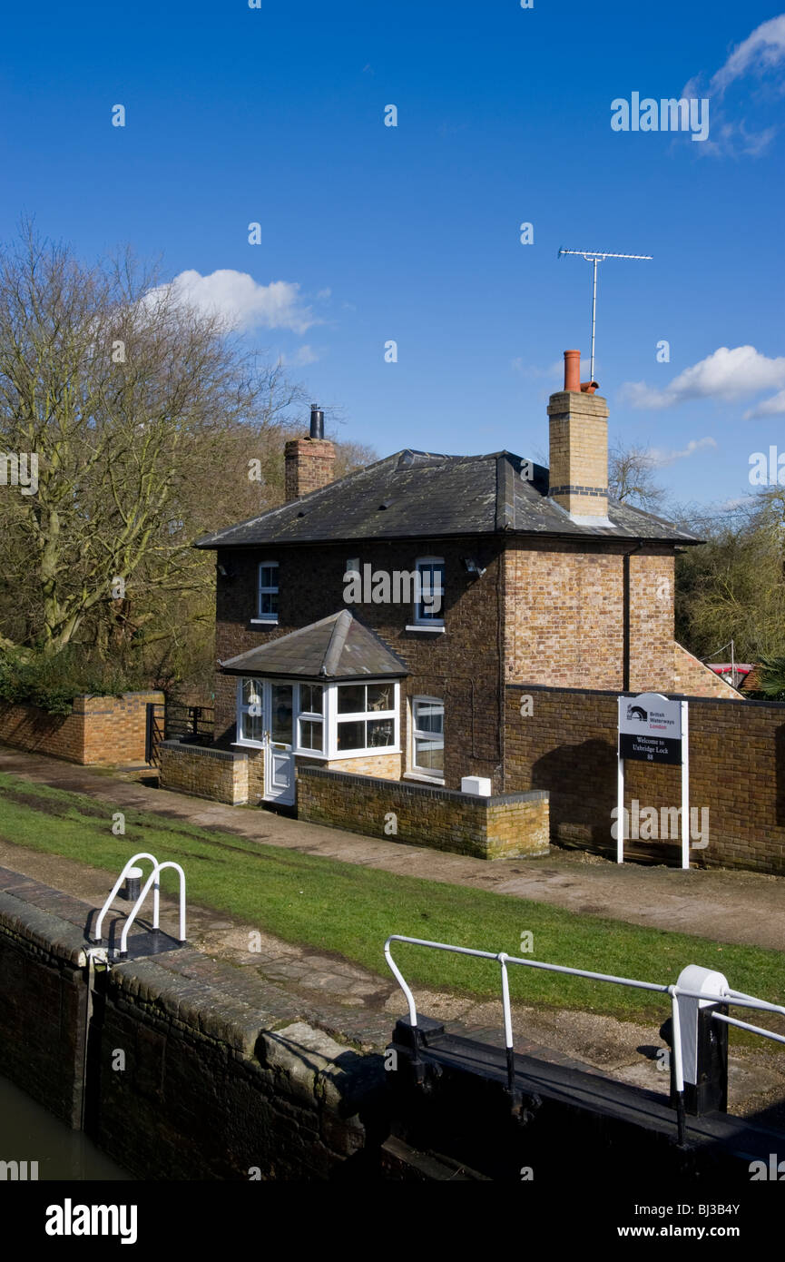 Lock Keeper S Cottage At Uxbridge Lock On The Grand Union Canal