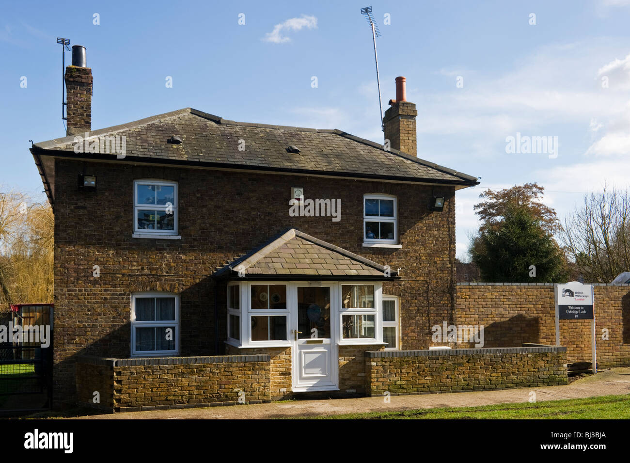 Lock Keeper S Cottage At Uxbridge Lock On The Grand Union Canal At