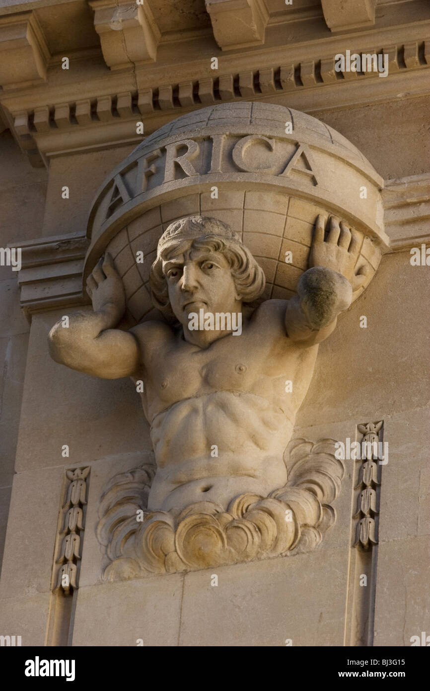 Atlas holding up the world hi-res stock photography and images - Alamy