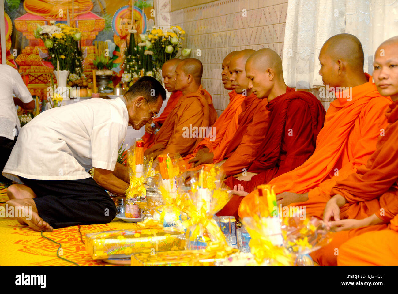 Buddhist mourning ceremony in a wealthy family, Phnom Penh, Cambodia Stock Photo