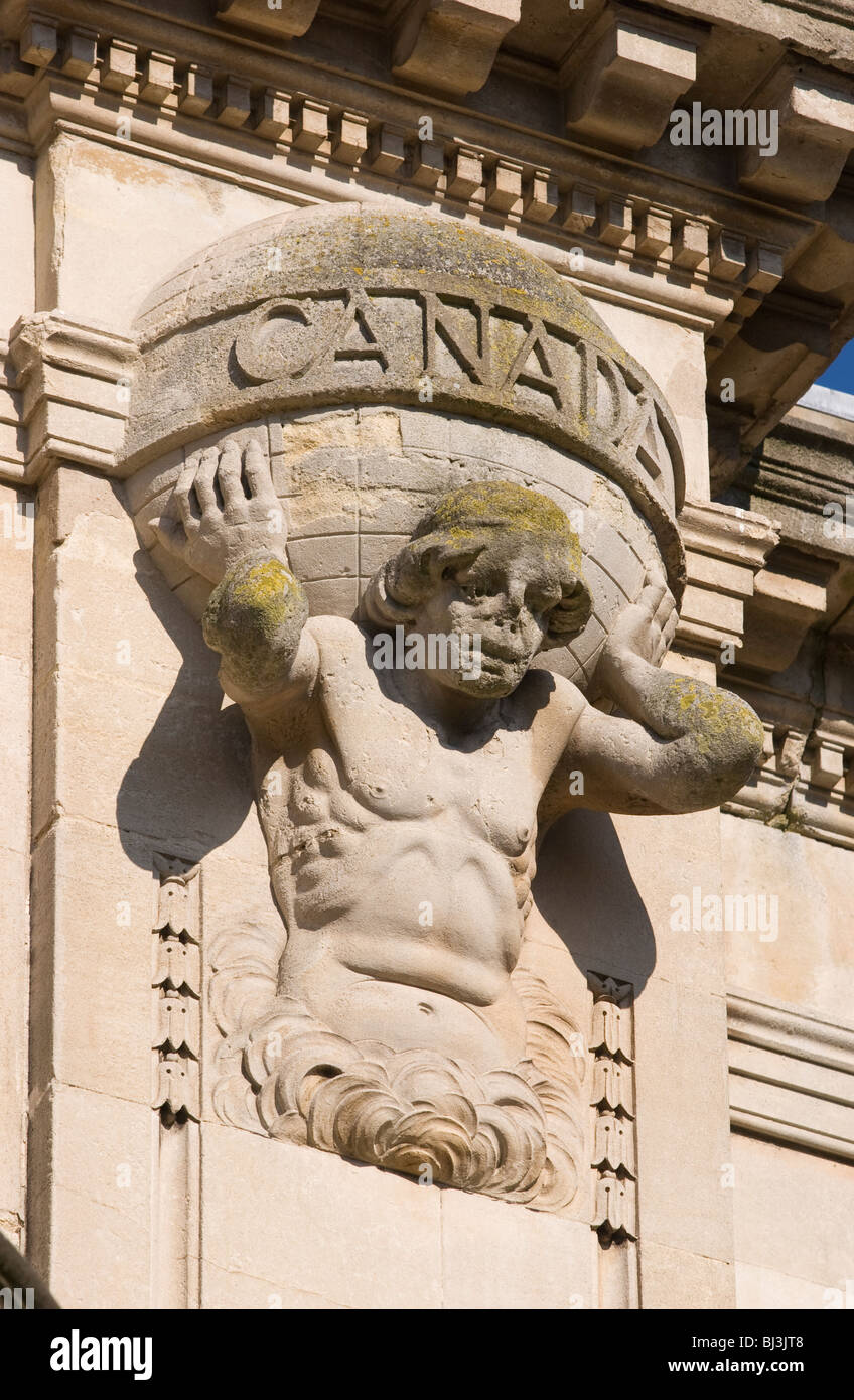 Atlas holding up the world hi-res stock photography and images - Alamy