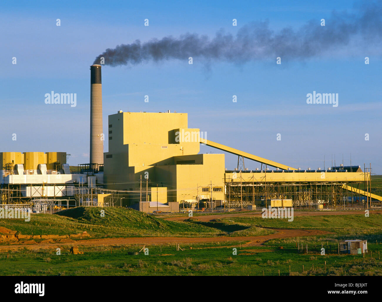 Wyodak Power Plant, a coal fired facility producing electricity for a five state area near Gillette, Wyoming, USA Stock Photo