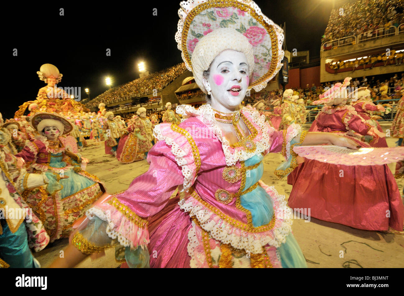 Brazilian woman in carnival costume High Resolution Stock Photography ...