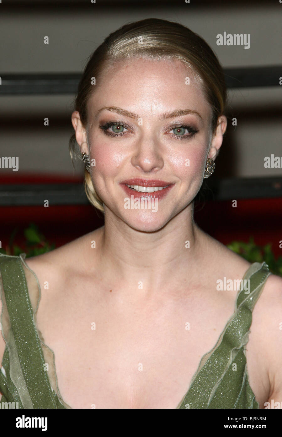 AMANDA SEYFRIED VANITY FAIR OSCAR PARTY 2010 LOS ANGELES CA USA 07