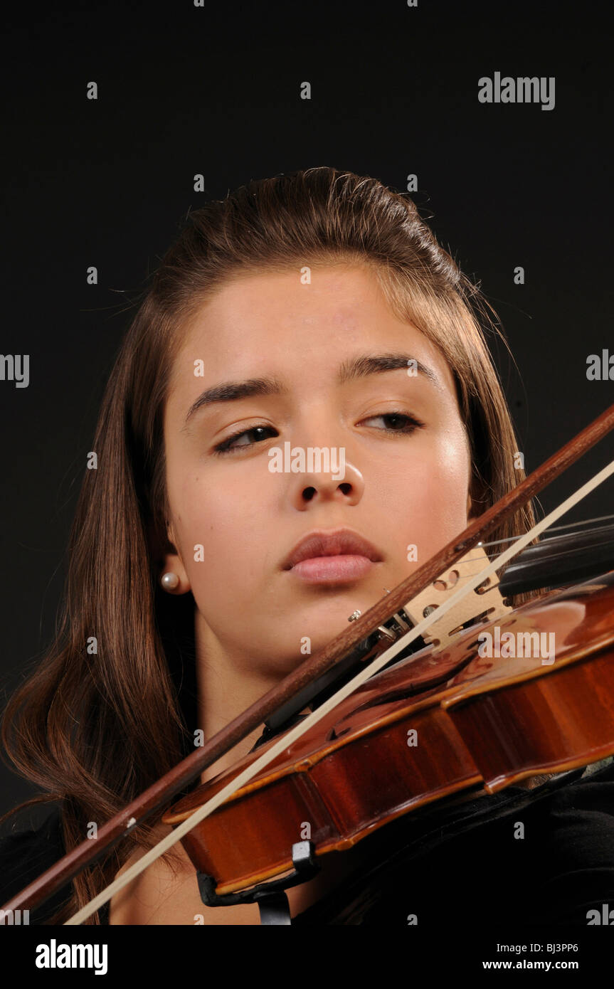 Young woman playing violin Stock Photo - Alamy