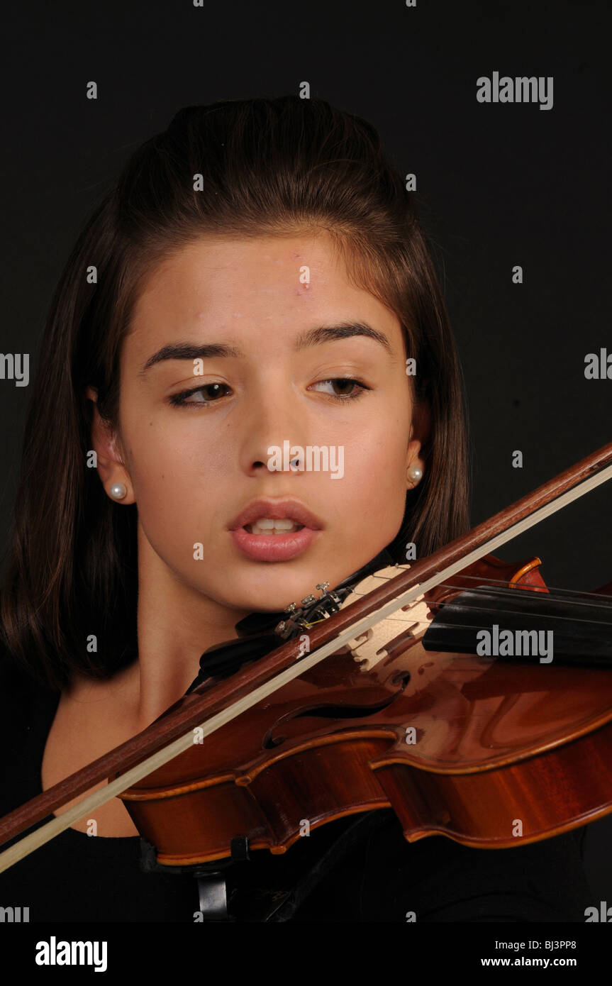 Young woman playing violin Stock Photo - Alamy