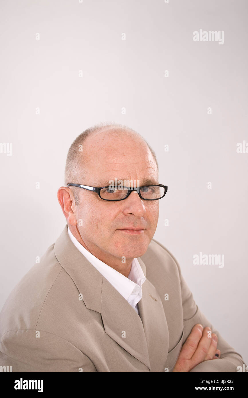 Man wearing glasses hi-res stock photography and images - Alamy