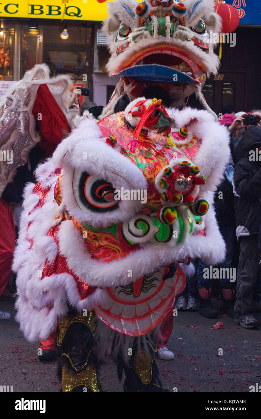 Chinese new year lion dance hi-res stock photography and images - Alamy