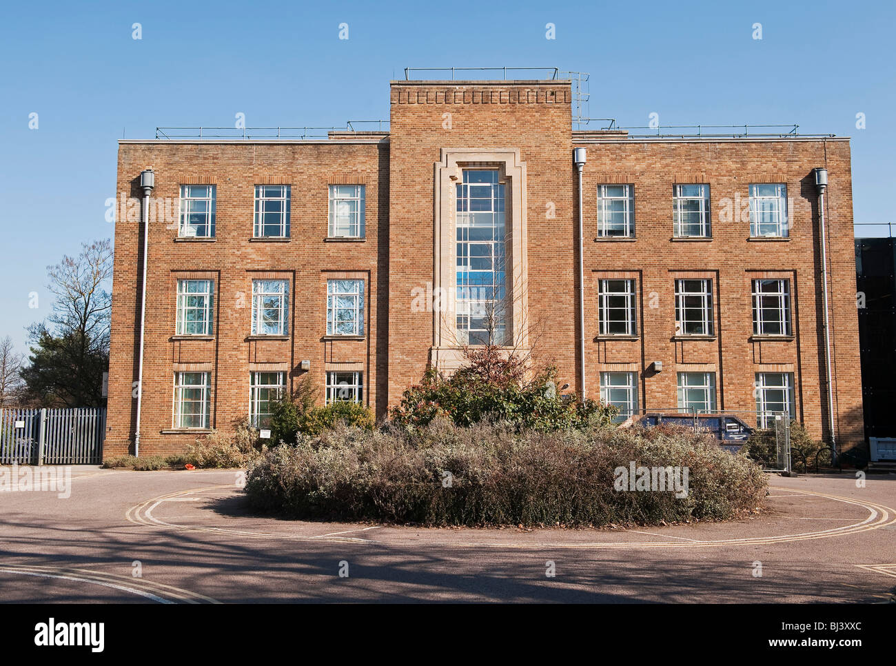 The facade of the old Lindemann Building (1939), part of the Clarendon Laboratory, Oxford, UK, now hidden behind the new Beecroft Building (2018) Stock Photo