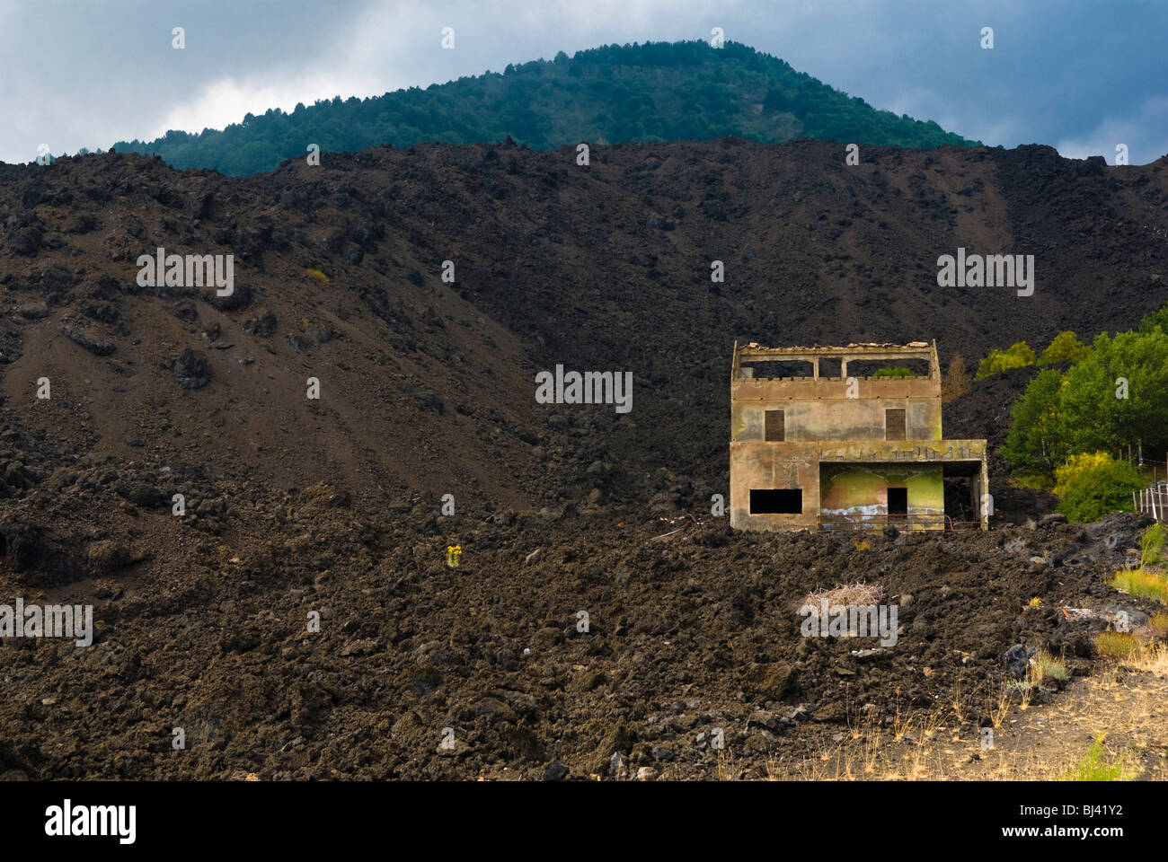 Volcano damage hi-res stock photography and images - Alamy