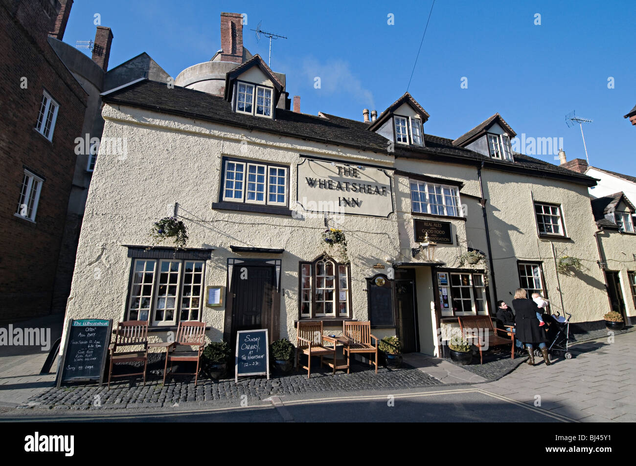 The wheatsheaf inn ludlow shropshire pub Stock Photo Alamy