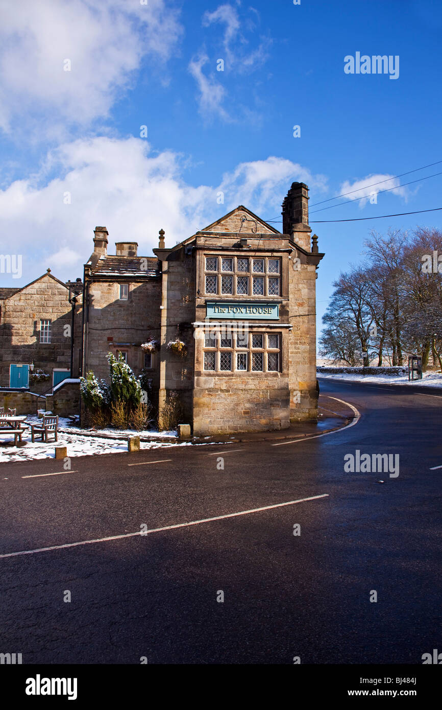 Old fox inn hi-res stock photography and images - Alamy