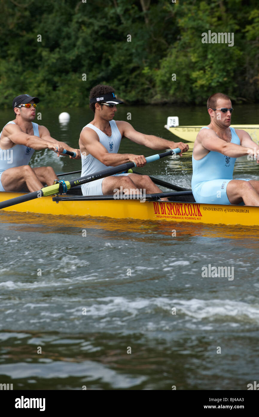 Boat crew rowing at the Henley Regatta Stock Photo Alamy