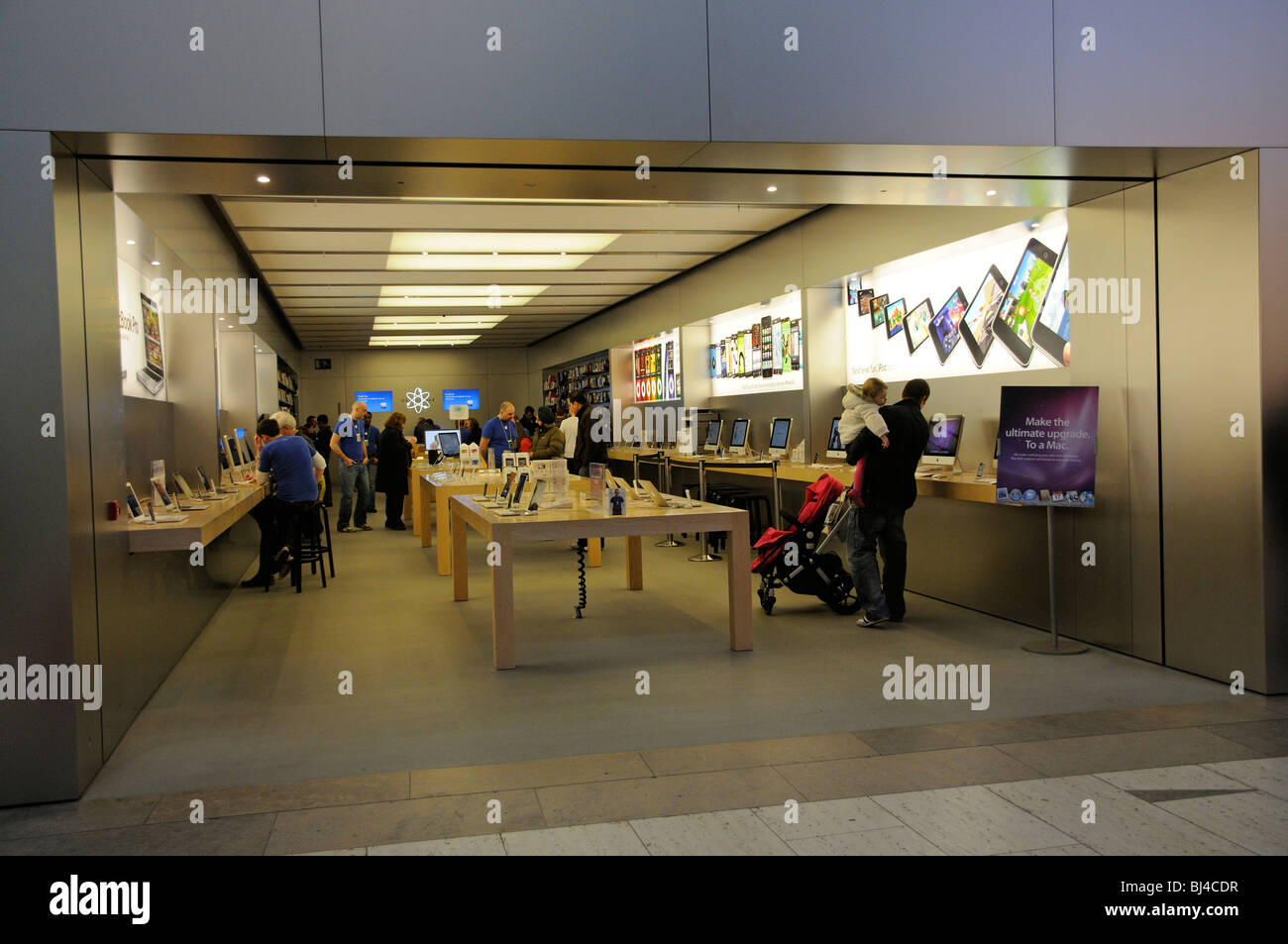 Apple store in the Touchwood Shopping Centre Solihull Birmingham UK Stock Photo
