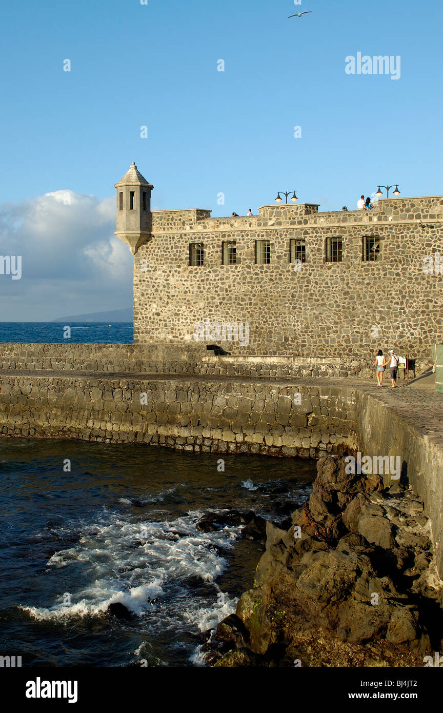 Spain, Canary Islands, Tenerife Puerto de la Cruz, castle at harbour