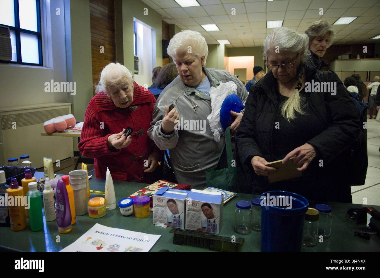 Thrifty shoppers at a free Stop 'N' Swap event in the Jackson Heights neighborhood of Queens in NY Stock Photo