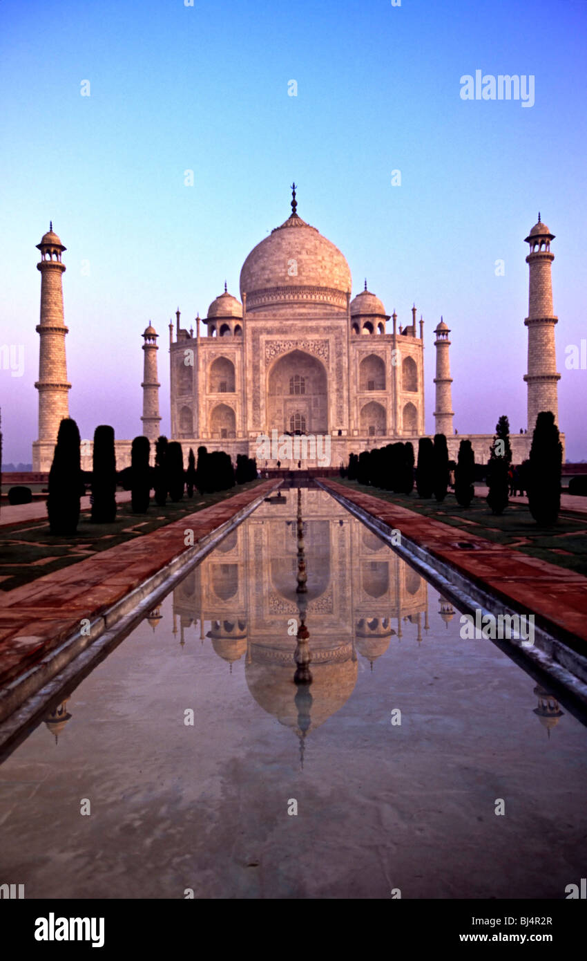 The Taj Mahal built by Mughal Emperor Shah Jahan between 1631-52 as a tomb and memorial to his wife Mumtaz Mahal Stock Photo
