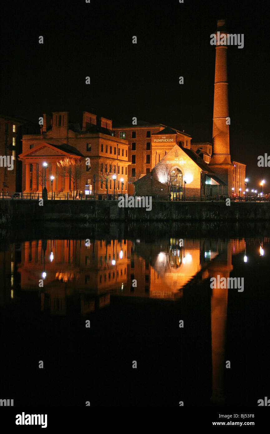 The Pumphouse Inn Reflected At Night In The Albert Dock, Liverpool, UK Stock Photo