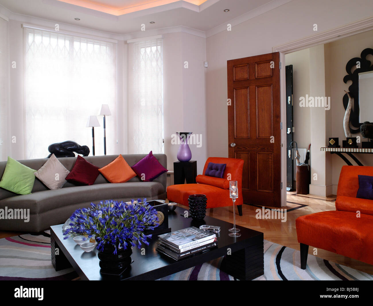 Modern London sitting room with colourful seating Stock Photo - Alamy