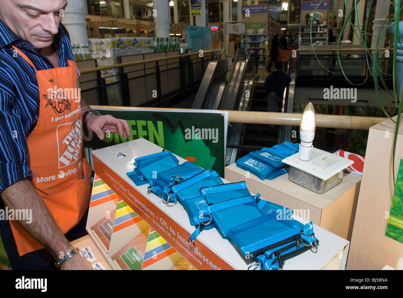 Fluorescent light bulb mercury hires stock photography and images Alamy