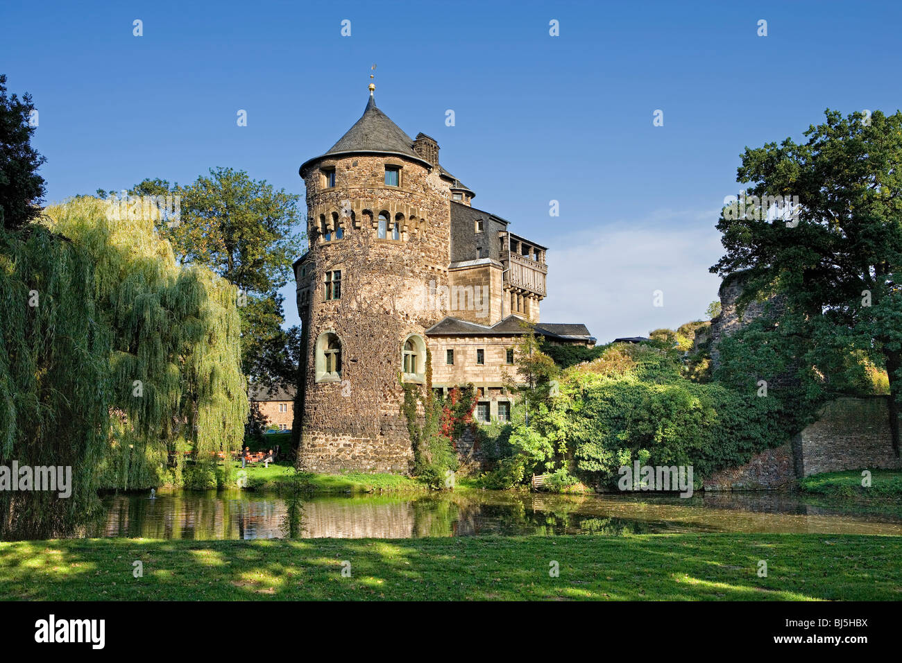 Schloss Huelchrath (Hülchrath) Castle and park, moated castle near Grevenbroich, Lower Rhine, North Rhine-Westphalia, Germany, E Stock Photo