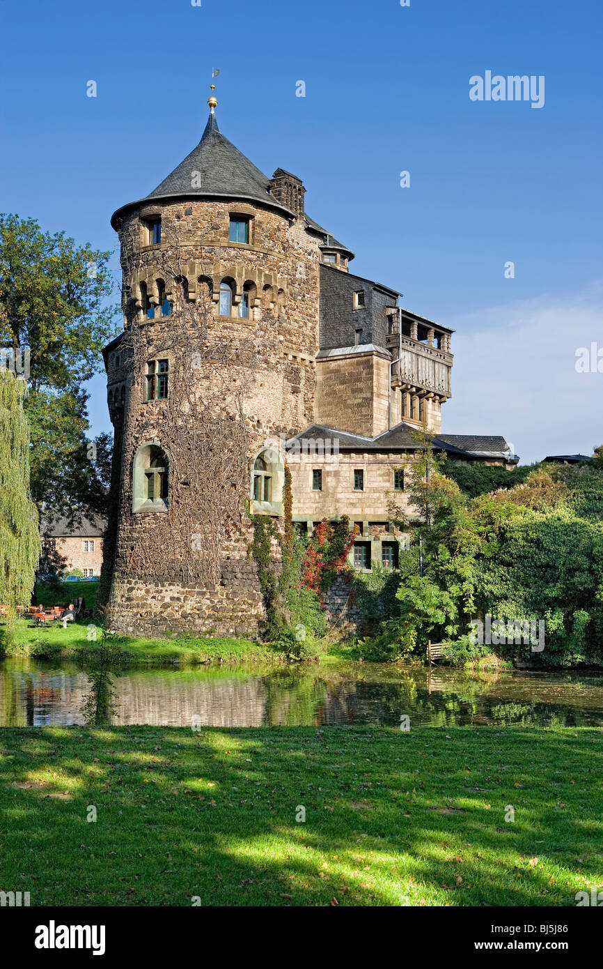 Schloss Huelchrath (Hülchrath) Castle and park, moated castle near Grevenbroich, Lower Rhine, North Rhine-Westphalia, Germany, E Stock Photo