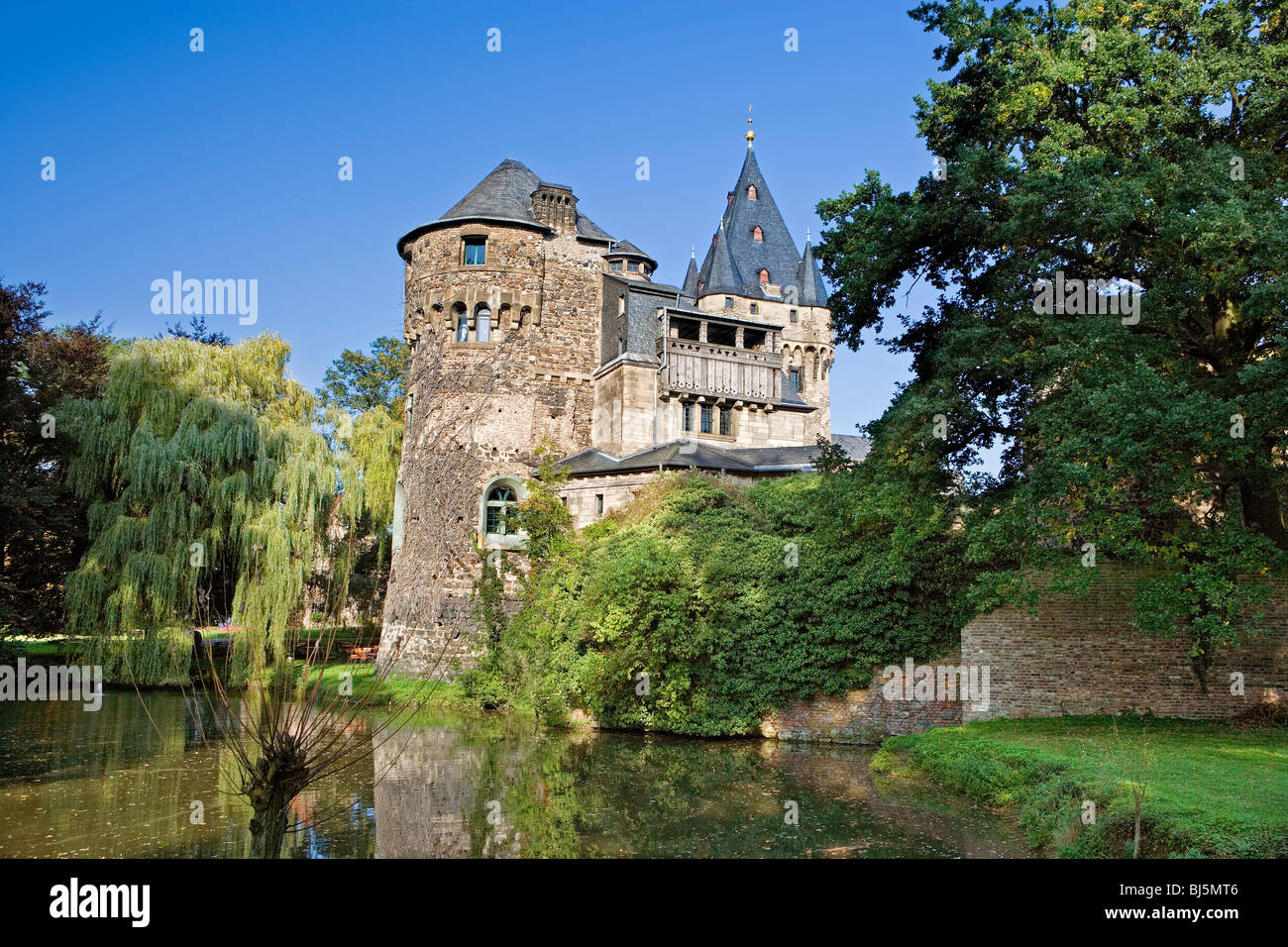 Schloss Huelchrath (Hülchrath) Castle and park, moated castle near Grevenbroich, Lower Rhine, North Rhine-Westphalia, Germany, E Stock Photo