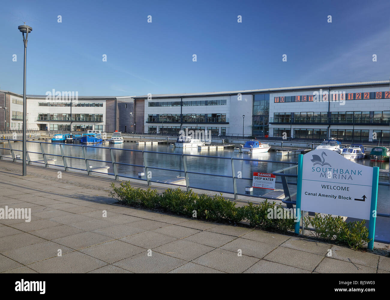 Newly developed Southbank Marina complex on the Forth and Clyde canal, in Kirkintilloch. Stock Photo