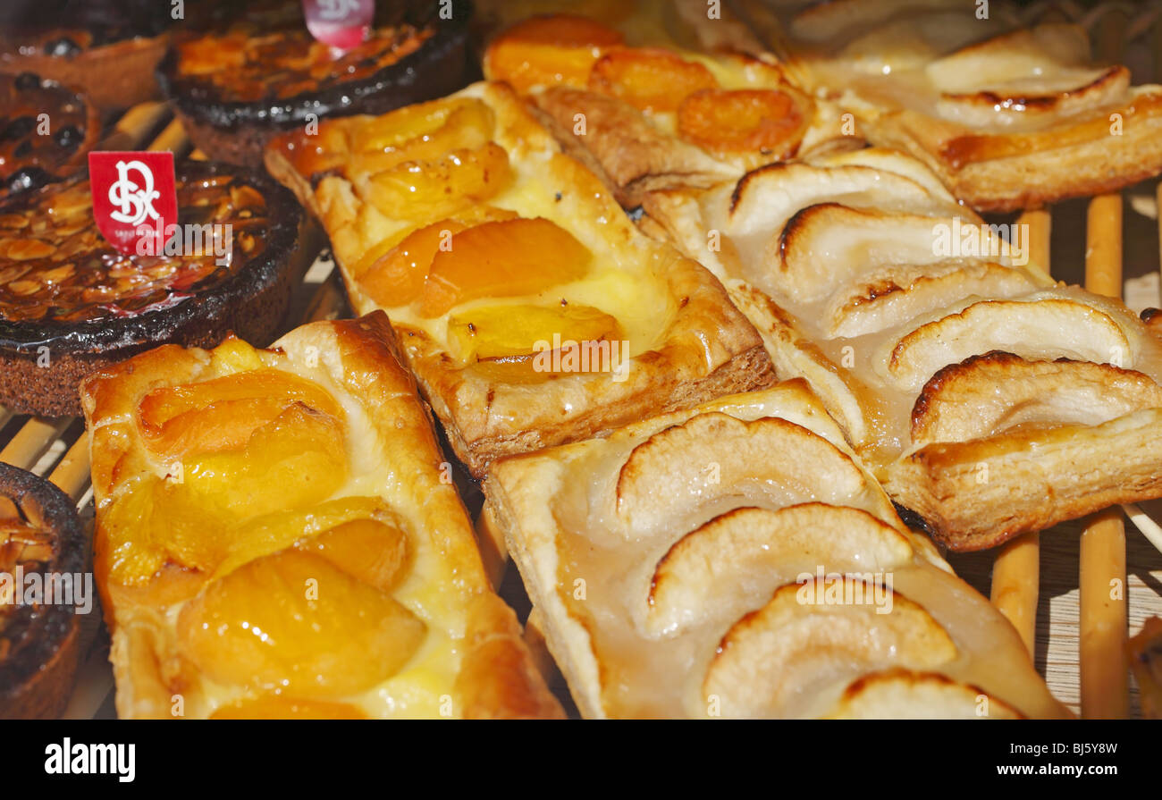 Pastry shop in Paris, France Stock Photo - Alamy