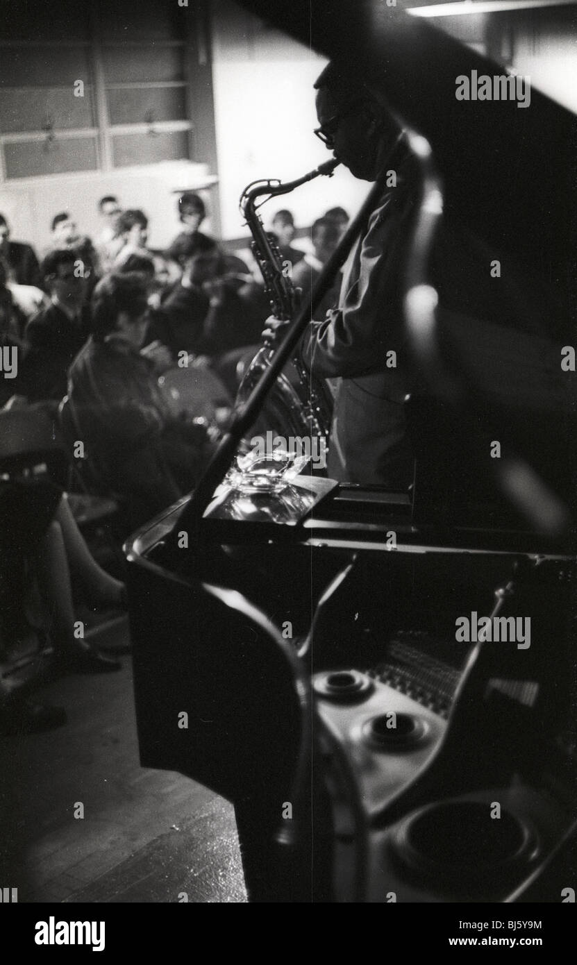 Black 1950s jazz musician hi-res stock photography and images - Alamy