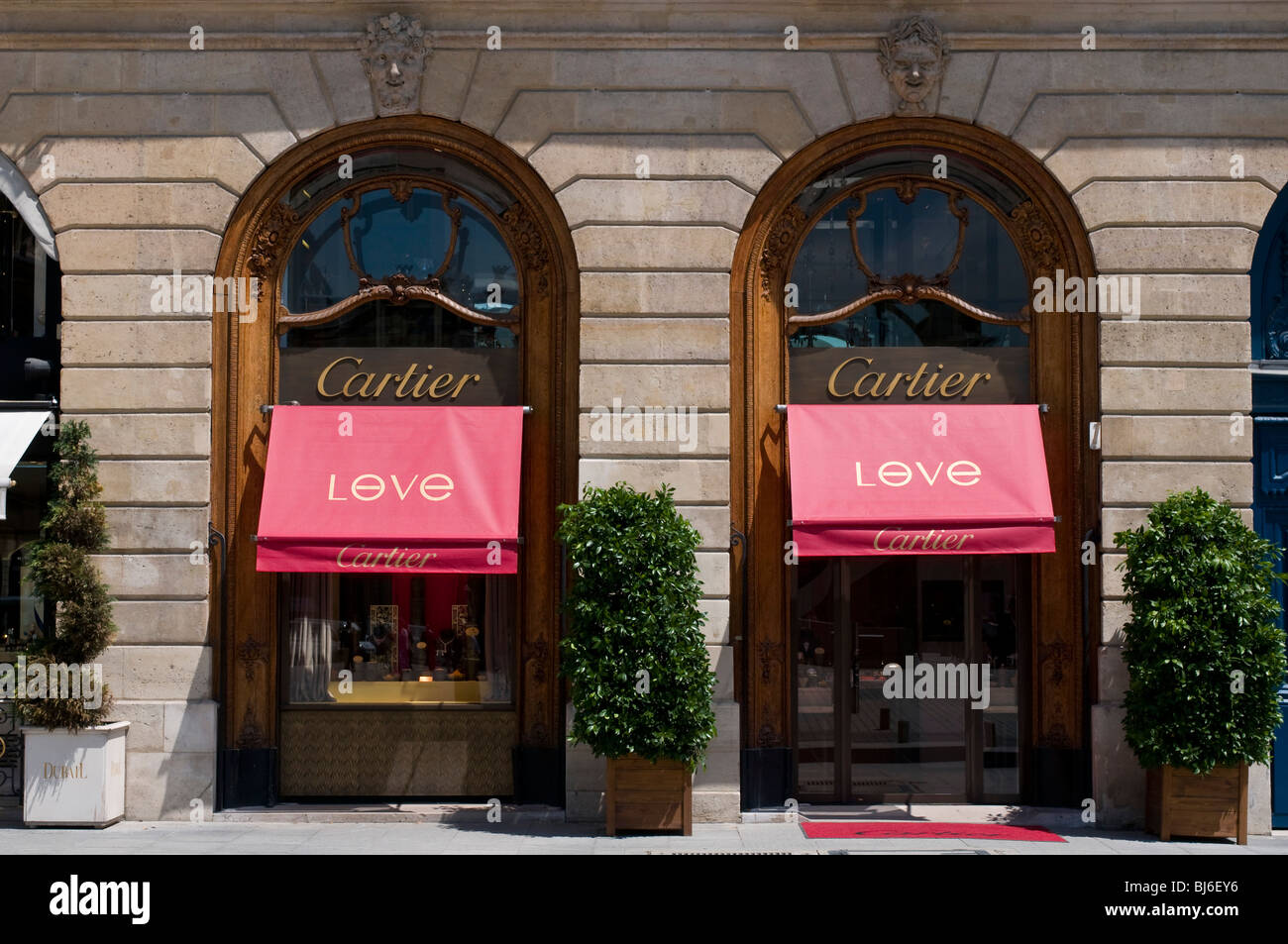 Cartier Shop In Place Vendome In Paris Stock Photo - Download