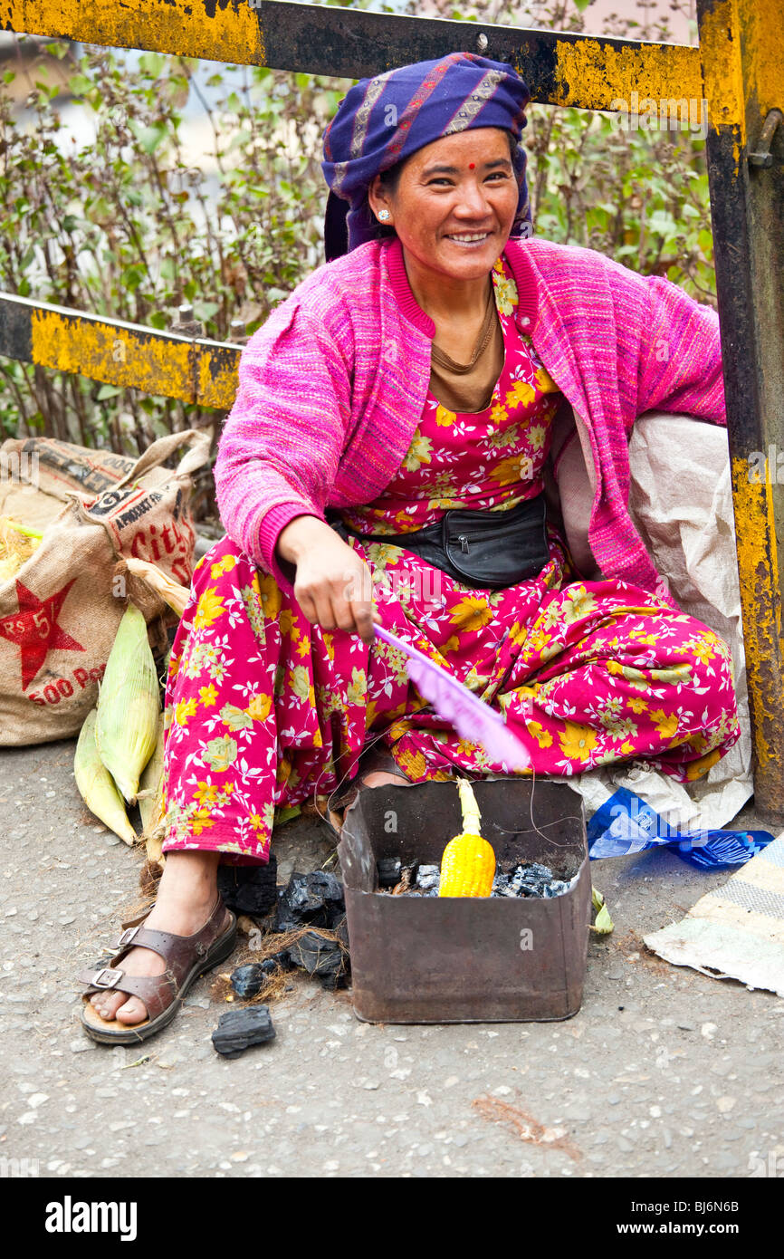 Vendor roasting corn in Darjeeling, India Stock Photo