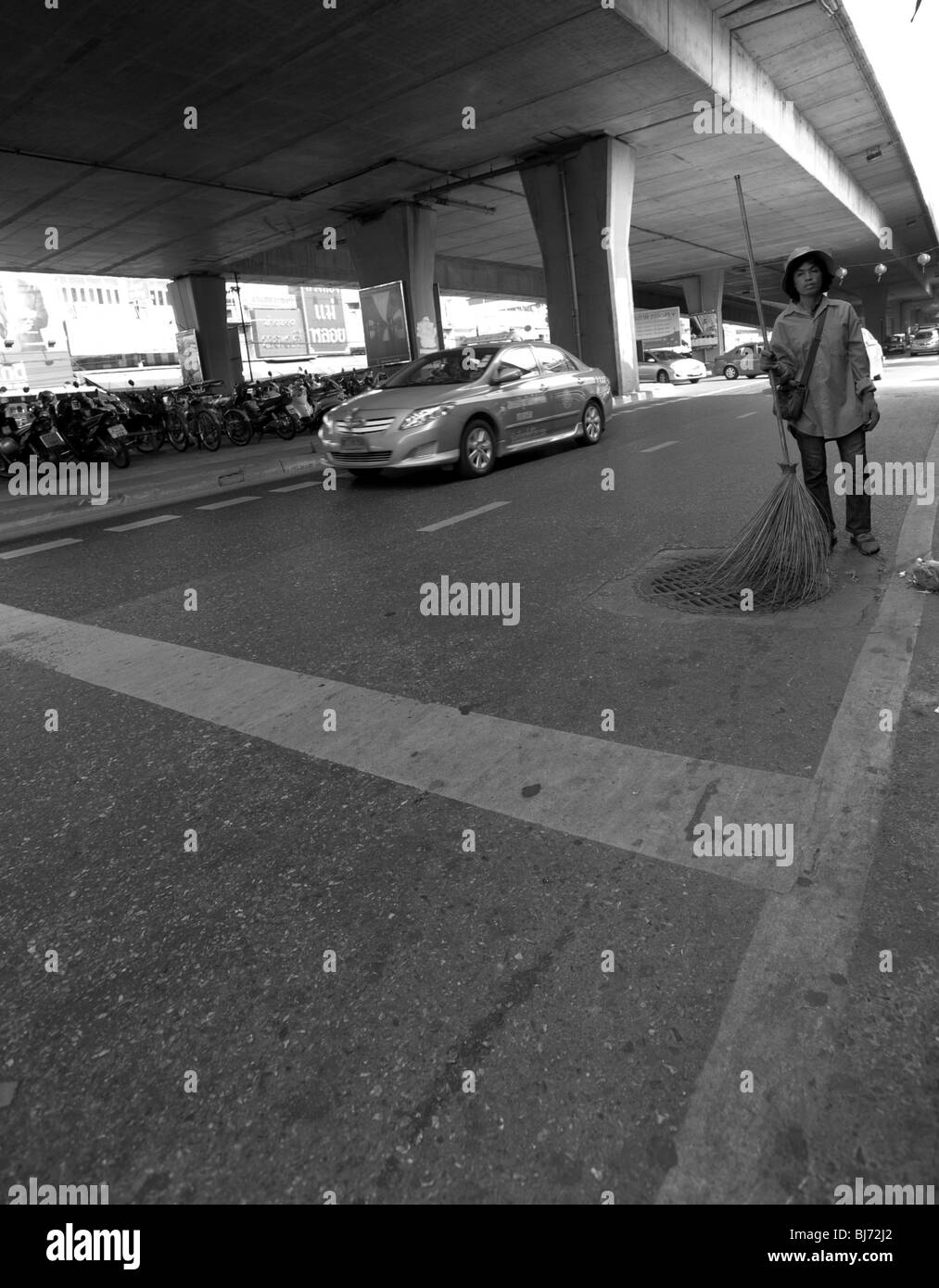 old lady sweeping streets , nonthaburi ,(near  bangkok), thailand Stock Photo