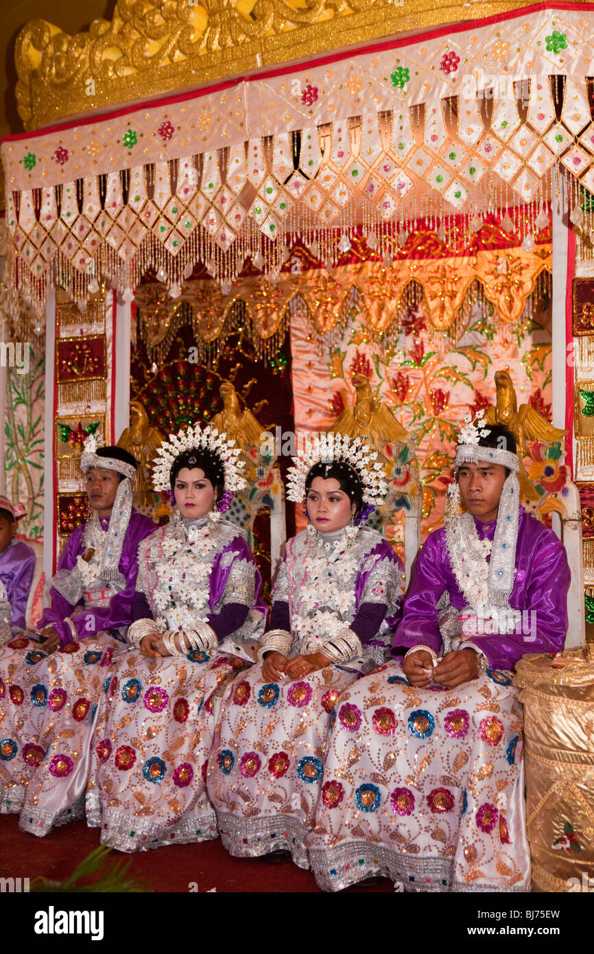 Indonesia, Sulawesi, Sidereng, brides and grooms at unusual double muslim marriage celebration Stock Photo