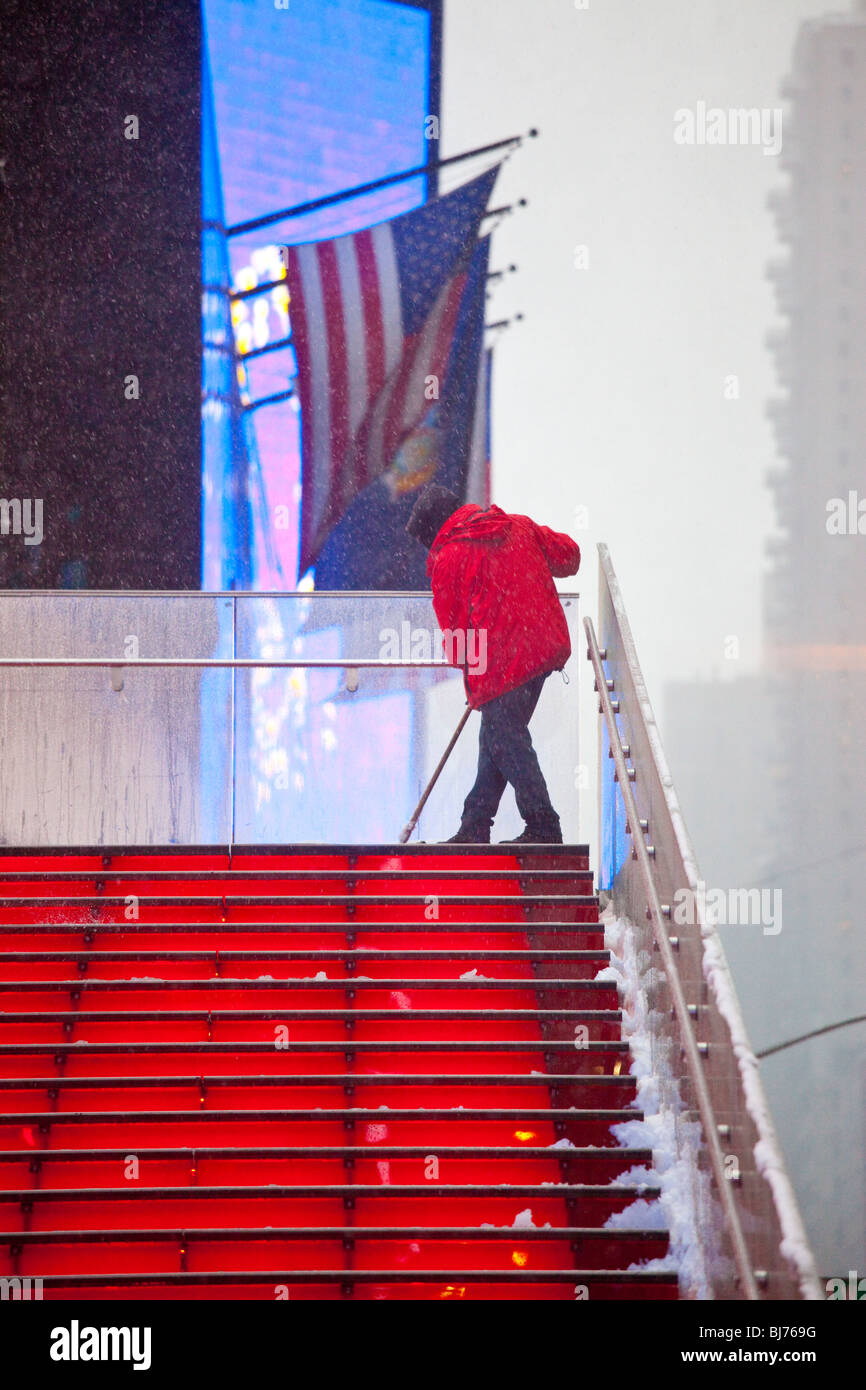 Shoveling the Bleachers in Times Square, New York City Stock Photo Alamy