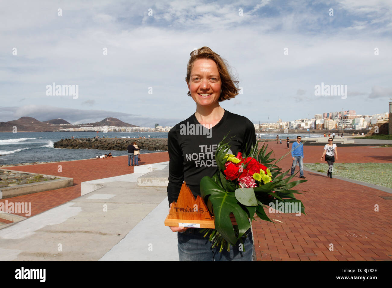 Elisabeth Lizzy Hawker receives her prize at the trans gran canaria  TransGranCanaria 2010 Stock Photo - Alamy