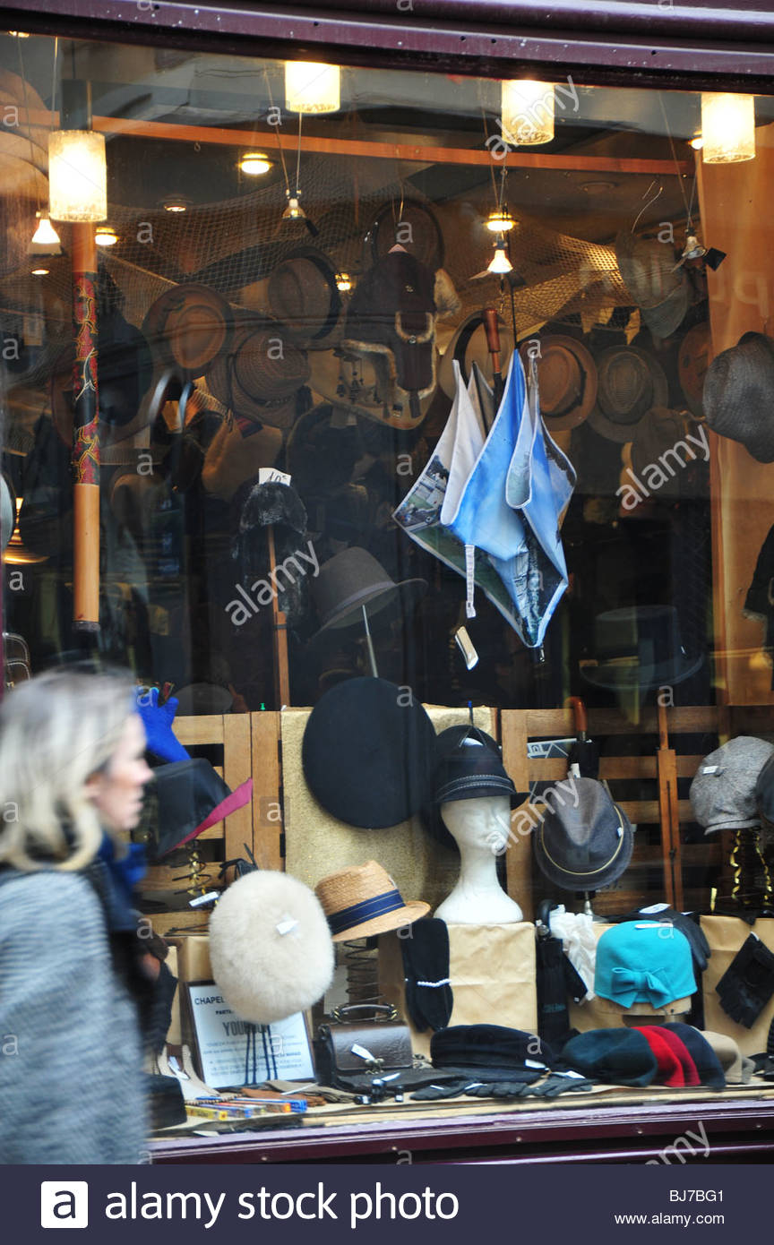Hat Shop Paris Stock Photos & Hat Shop Paris Stock Images Alamy