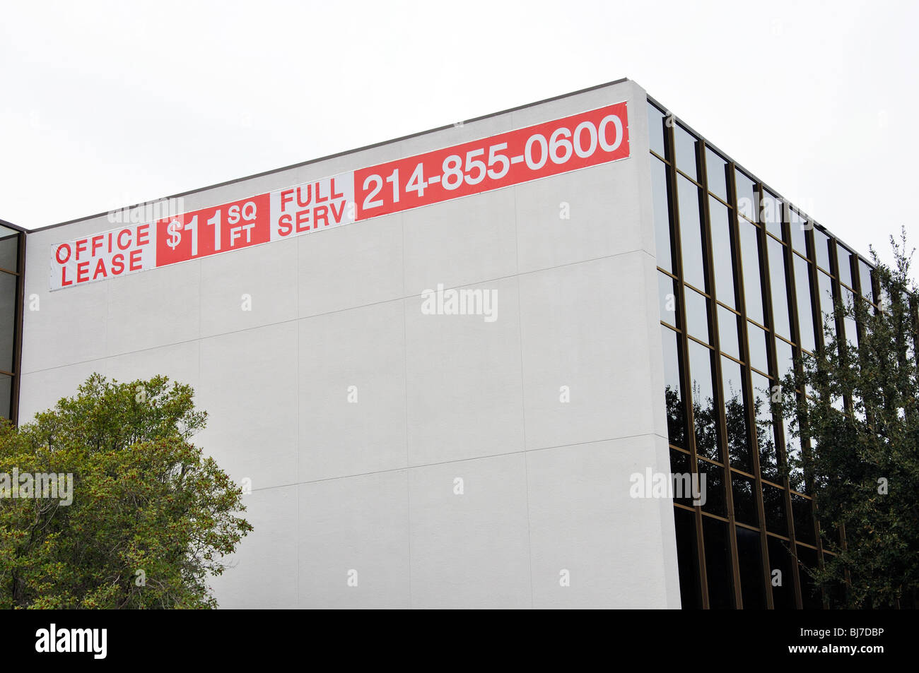 Office building lease sign hi-res stock photography and images - Alamy