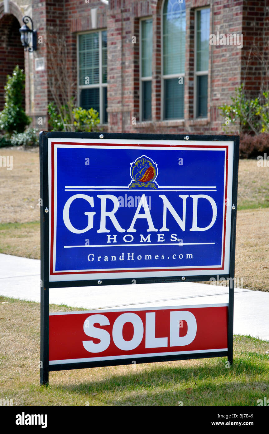 House SOLD sign Stock Photo Alamy