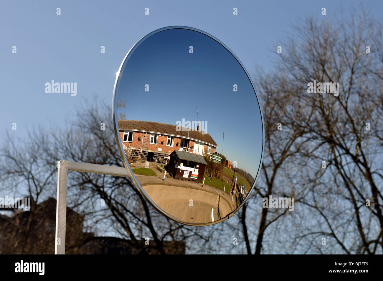 Convex mirrors hires stock photography and images Alamy