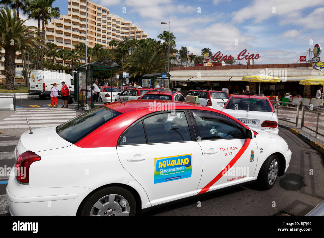 taxis waiting for fares playa del ingles maspalomas beach gran canaria  Stock Photo - Alamy