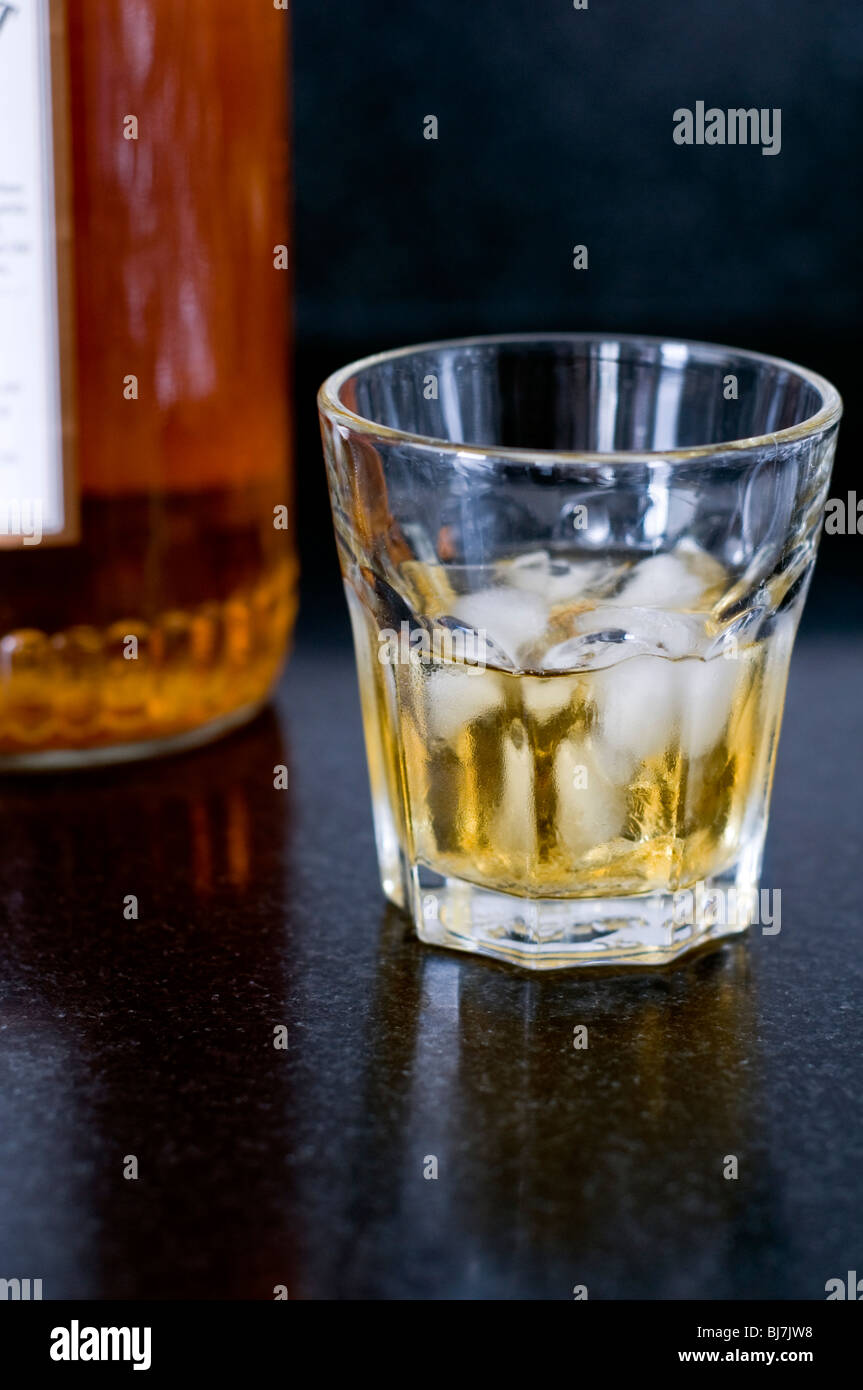 https://c8.alamy.com/comp/BJ7JW8/a-glass-of-whisky-with-ice-scotch-on-the-rocks-BJ7JW8.jpg