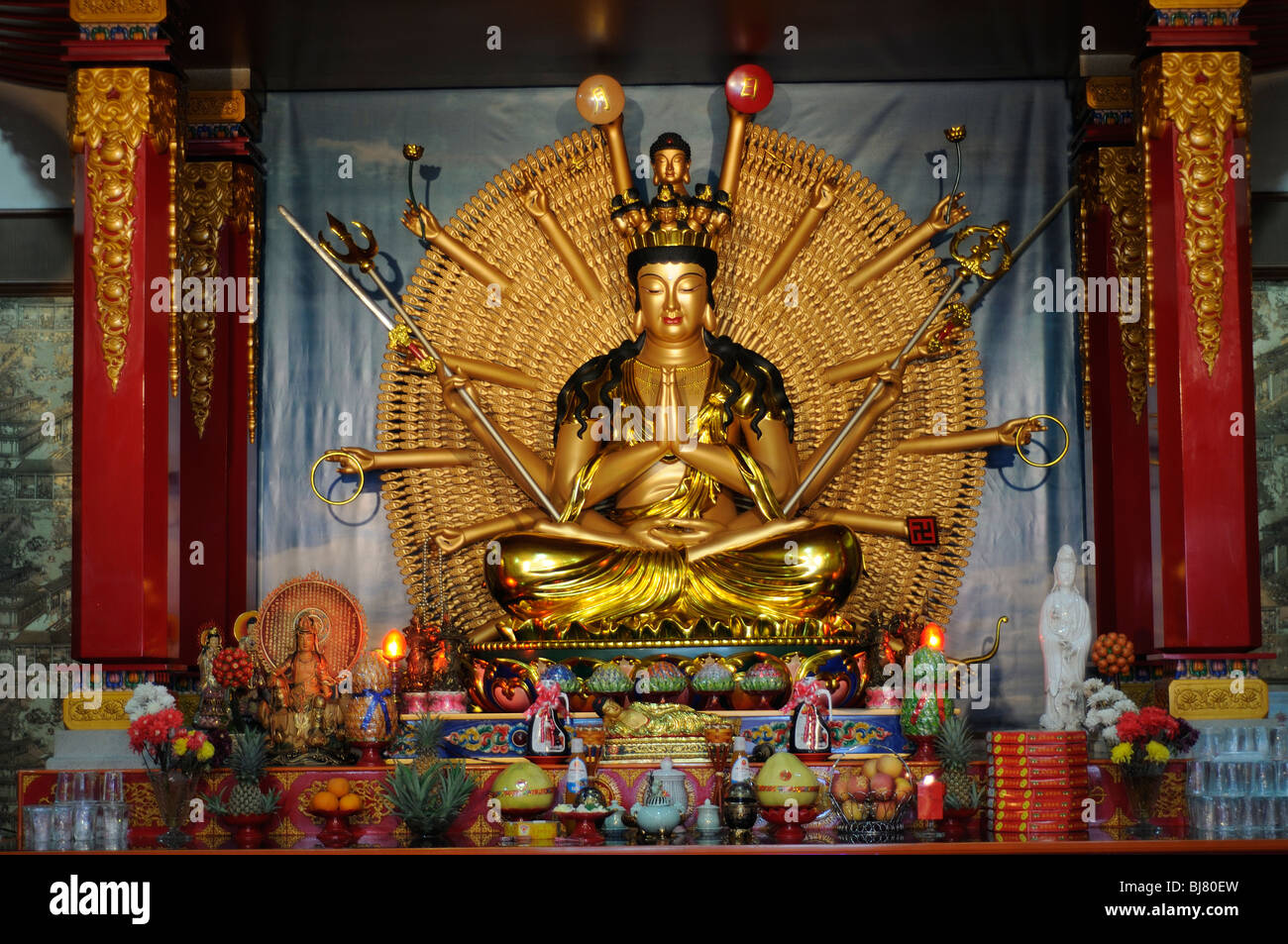 Chinese temple altar hi-res stock photography and images - Alamy