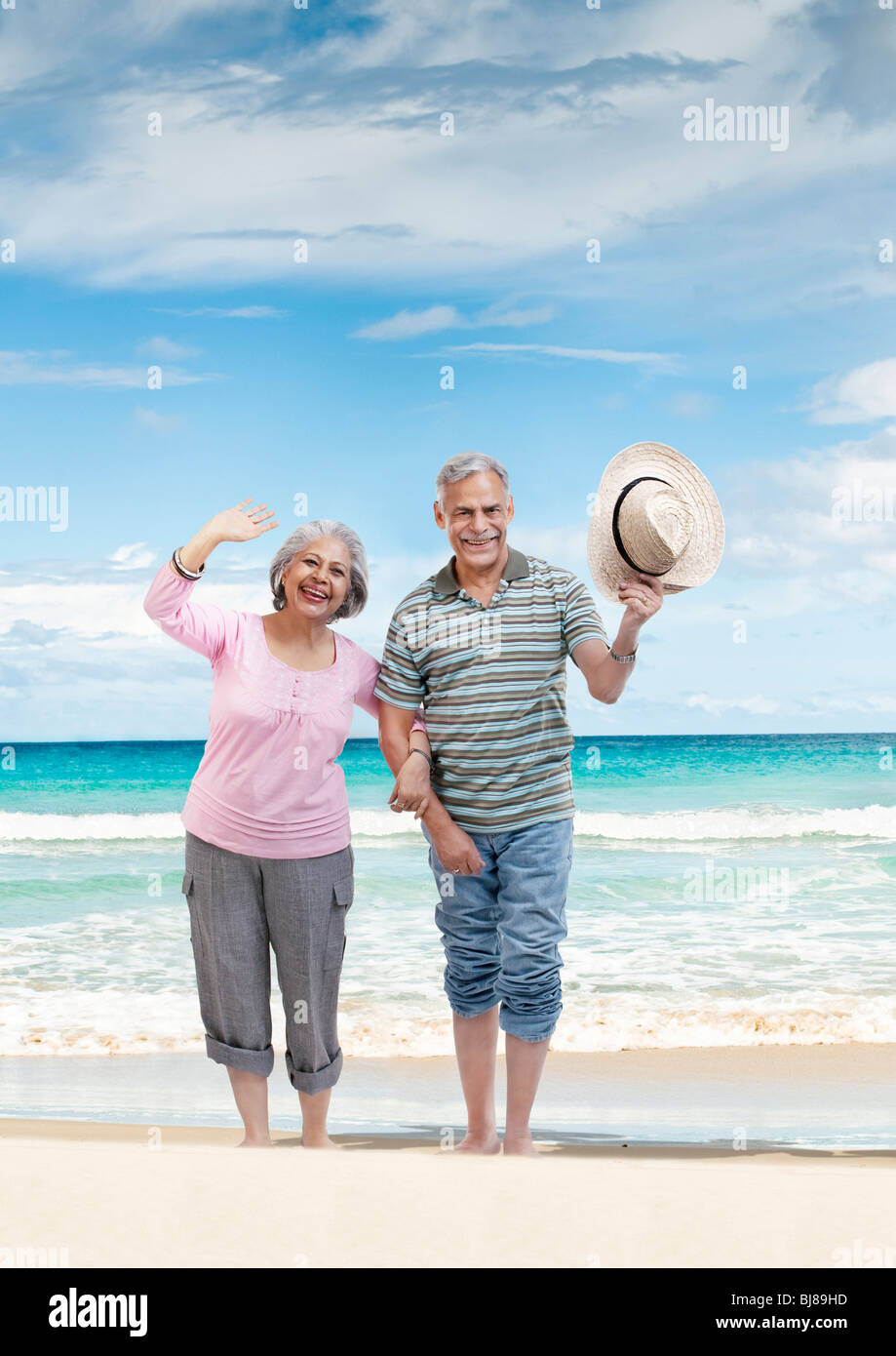 Couple walking hand in hand Stock Photo - Alamy