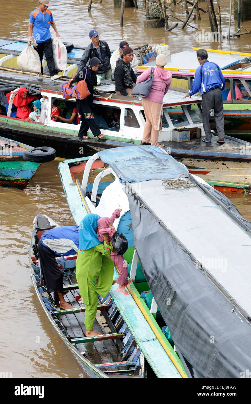Martapura River scene, Banjarmasin, Kalimantan, Indonesia Stock Photo