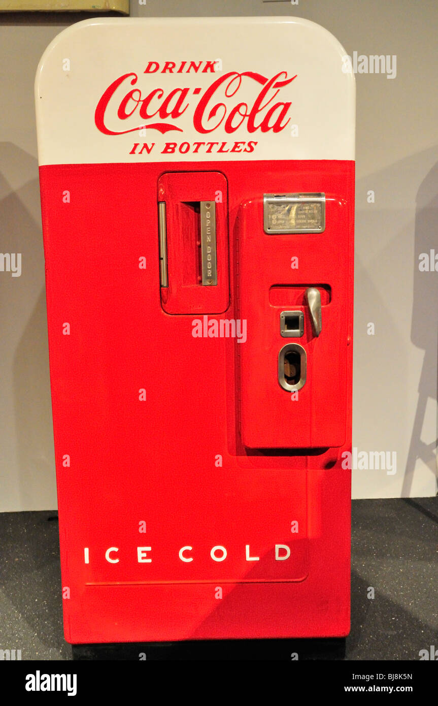 https://c8.alamy.com/comp/BJ8K5N/vendo-coca-cola-dispenser-with-arched-top-1948-BJ8K5N.jpg