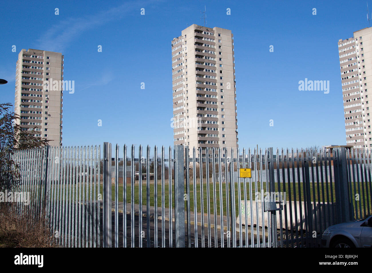 intimidating security fence around local authority council flat blocks in Brentford, London Stock Photo