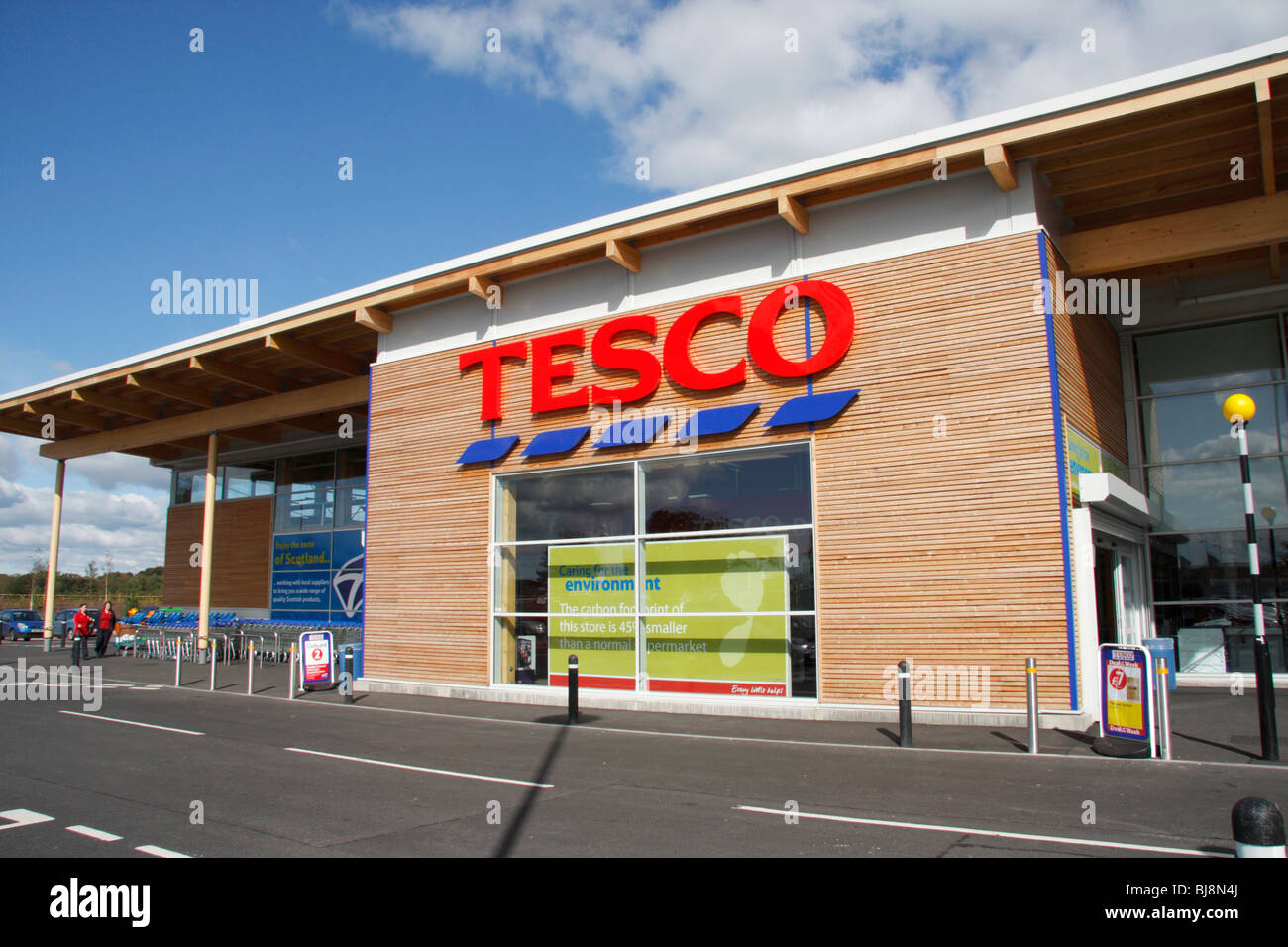Tesco store in Dumfries, Scotland, with a carbon footprint that is 45 percent smaller than an ordinary supermarket. Stock Photo