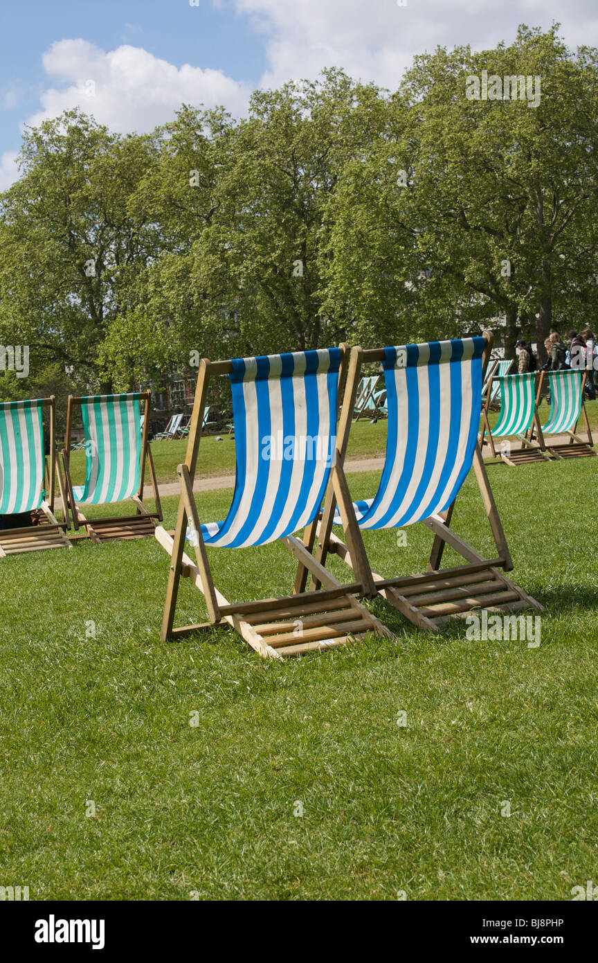 Deck chairs in st james park Stock Photo - Alamy