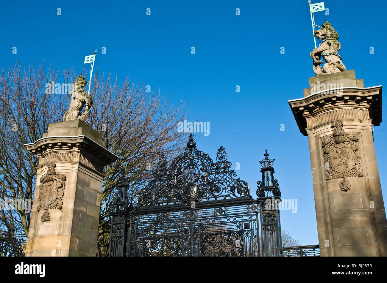 dh  HOLYROOD PALACE EDINBURGH Scotland palace gates unicorn decoration wrought iron gate Stock Photo
